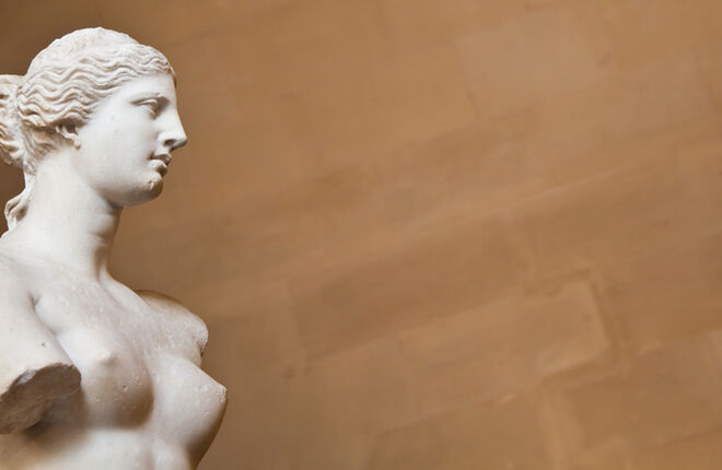 Директором Лувра впервые в истории станет женщина
