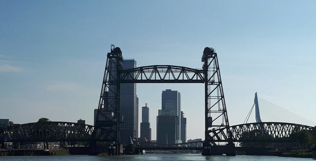 В Роттердаме ради яхты миллиардера разберут исторический мост