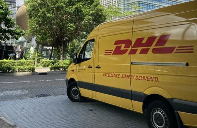 DHL прекращает доставку грузов внутри России