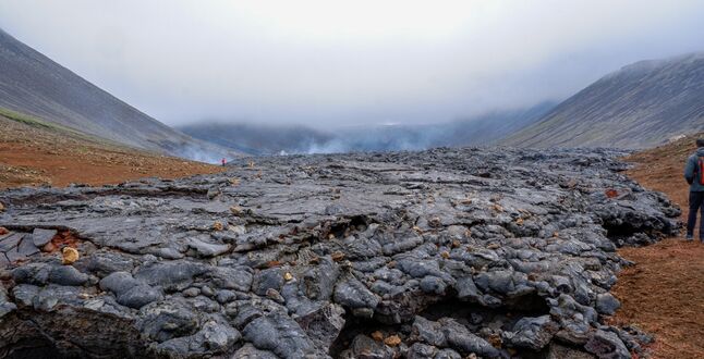 В 40 км от Рейкьявика начал извергаться вулкан Фаградальсфьядль