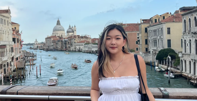 В Венеции американскую туристку пристыдили за откровенное платье