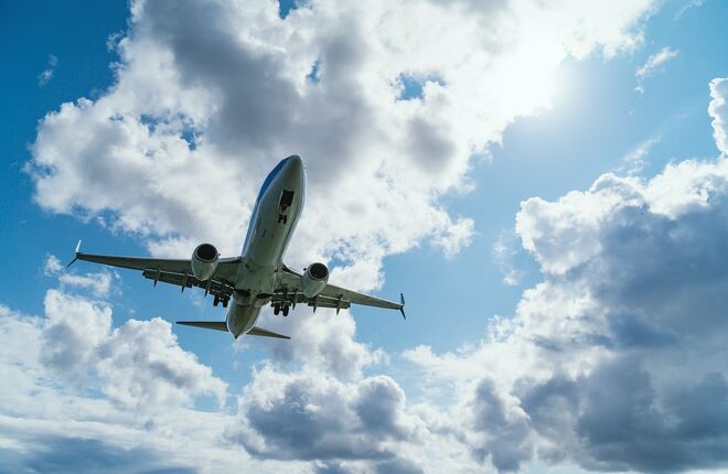 Самолет улетел из Парижа в Измир без 30 пассажиров и пилота
