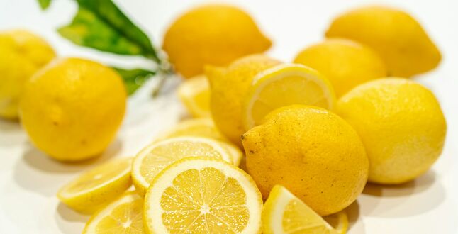 В Британии старый лимон продали на аукционе за большую сумму 