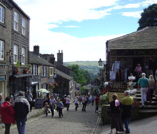 Родная деревня сестер Бронте стала направлением для секс-туризма Родная деревня сестер Бронте стала направлением для секс-туризма