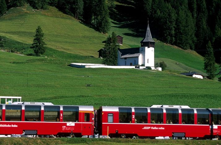 Девиз швейцарских железных дорог  - компании SBB: «Умные люди пользуются поездами» (нем. «Der Kluge reist im Zuge», англ. «Those with brain take the train»).
