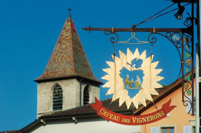 Виноградники Каво (Caveau) в местечке Куйи (Cully) в винодельческом регионе Lavaux, который входит в список объектов Всемирного наследия ЮНЕСКО