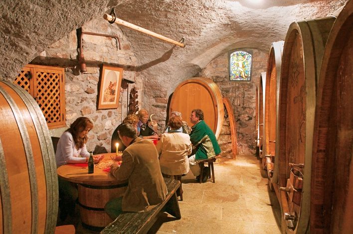 Винный погреб в местечке Шебре (Chexbres), в винодельческой области Лаво (Lavaux) на берегу Женевского озера