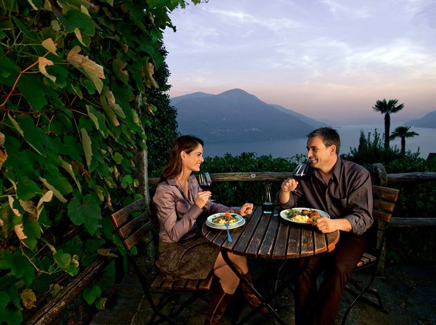 Бриссаго, острова в швейцарском кантоне Тичино, вид на озеро Лаго Маджоре