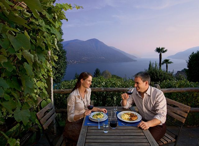 Бриссаго, острова в швейцарском кантоне Тичино, вид на озеро Лаго Маджоре