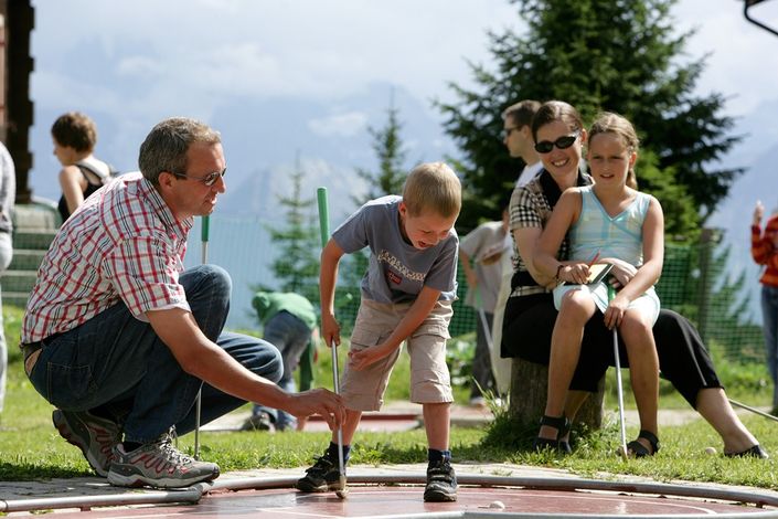 Семейный отдых в Швейцарии. Минигольф, кантон Вале (Wallis)