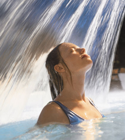 Вид заснеженных вершин и бирюзовых озер Швейцарии наполняет гармонией, чистый горный воздух и целебные источники улучшают здоровье. Постоянные посетители спа-курортов Швейцарии говорят, что после прохождения процедур чувствуешь себя другим человеком. Термальный центр Tamina Gorge, Хейдиленд (Heidiland).