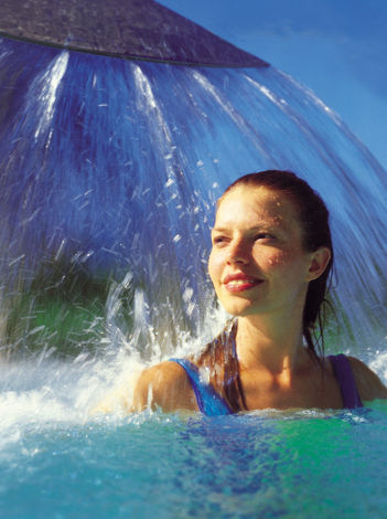 Все условия для того, чтобы обрести гармонию души и тела, созданы в термальном центре Tamina Gorge, Хейдиленд (Heidiland).