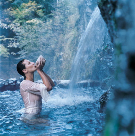 Вид заснеженных вершин и бирюзовых озер Швейцарии наполняет гармонией, чистый горный воздух и целебные источники улучшают здоровье. Постоянные посетители спа-курортов Швейцарии говорят, что после прохождения процедур чувствуешь себя другим человеком. Термальный центр Tamina Gorge, Хейдиленд (Heidiland).