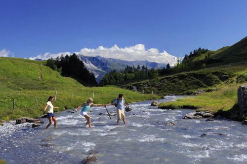 Положительно влияют на состояние души и тела прогулки по альпийским лугам, регион Кран-Монтана (Crans Montana), кантон Вале (Valais).