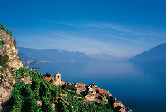 Сен-Сафорин, одна из самых красивых деревушек в кантоне Во, входит в состав винодельческого района Лаво, внесенного в Список Всемирного наследия ЮНЕСКО