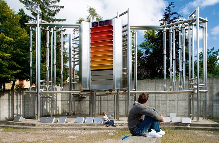 Карильон, механический музыкальный инструмент, работающий с помощью часового механизма в Международном музее часов ('Musee international d'horlogerie) в Ла Шо де Фон (La Chaux-de-Fonds), кантон Нёвшатель (Neuchatel)