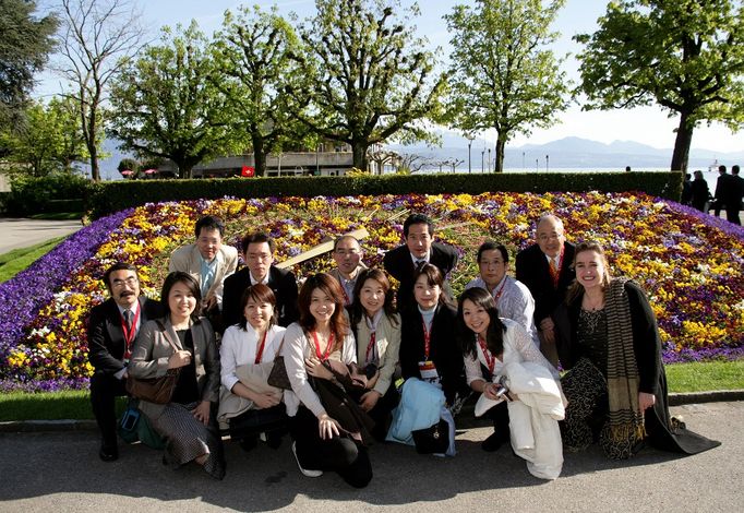 Туристы любят фотографироваться на фоне цветочных часов, одного из главных украшений швейцарской Лозанны