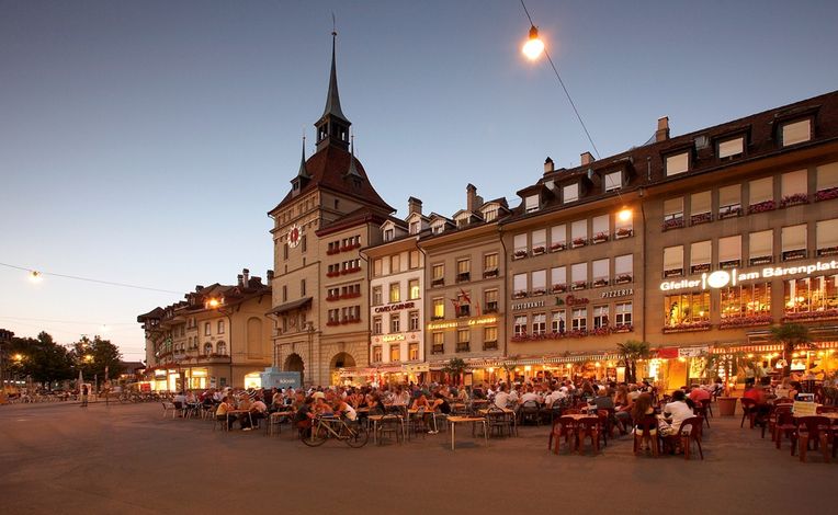 Одной из главных достопримечательностей швейцарской столицы –Берна – считается тюремная башня с часами. Она была возведена в XIV веке и использовалась как тюрьма до 1897 года. Часы на башне были установлены только в 1961 году