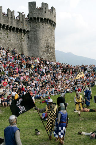 Исторический фестиваль «Меч в камне» (La spada nella rocca) в столице кантона Тичино (Ticino)- Беллинцоне (Bellinzona)