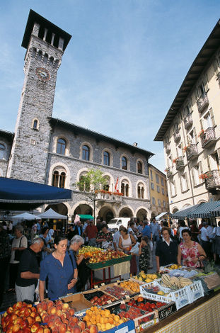 Рынок в столице кантона Тичино (Ticino)- Беллинцоне (Bellinzona)
