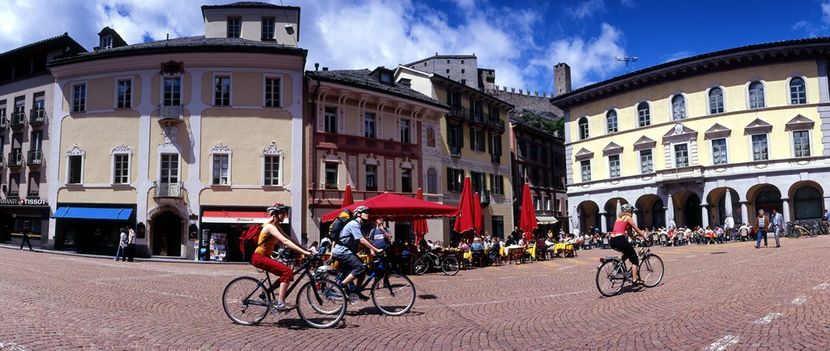 Столица кантона Тичино (Ticino)- Беллинцона (Bellinzona)