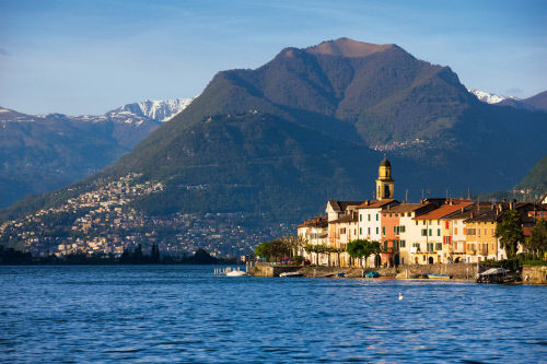 Местечко Brusino Arsizio на озере Лугано (Lugano), кантон Тичино (Ticino)