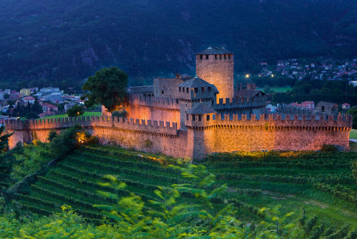 Столица кантона Тичино (Ticino)- Беллинцона (Bellinzona)