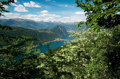 Окрестности горы Монте-Сан-Джорджио (Monte San Giorgio), внесенной в список объектов Всемирного наследия ЮНЕСКО, кантон Тичино (Ticino)