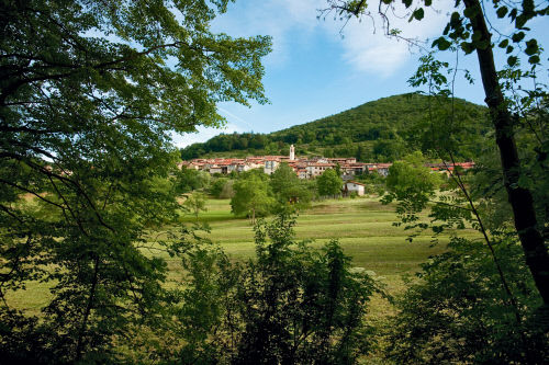 Окрестности горы Монте-Сан-Джорджио (Monte San Giorgio), внесенной в список объектов Всемирного наследия ЮНЕСКО, кантон Тичино (Ticino)