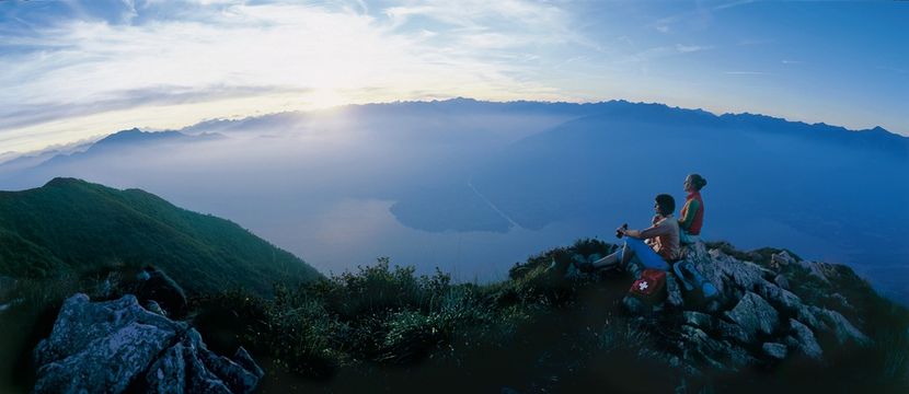 Панорама озера Маджоре (Lake Maggiore) и реки Маджиа (Maggia)