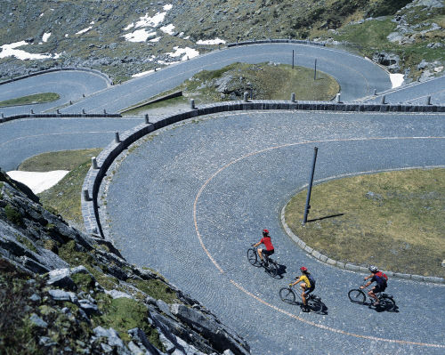 Путешествие на велосипедах через перевал Сен-Готард (St. Gothard Pass), кантон Тичино (Ticino)