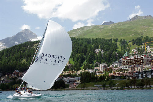 Парусное судно на озере Санкт-Мориц (St. Moritz)