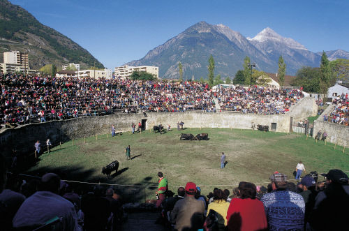 Бой быков на римском стадионе в Мартиньи, кантон Вале