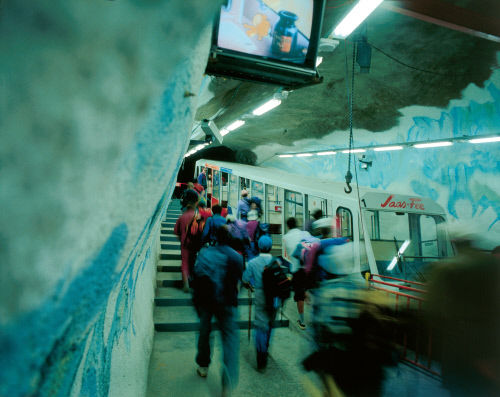 Саас Фе, кантон Вале. Фуникулер поднимет вас под землей из Фелскина (2991 метров) до вращающегося ресторана на вершине Мителалалин(3456 метров)