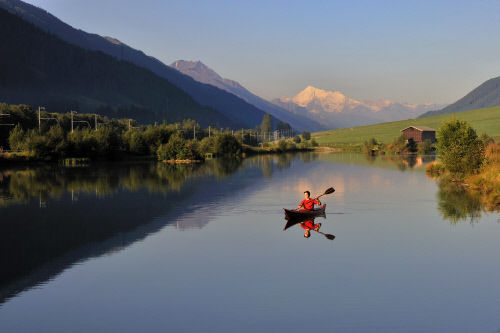 Восточная часть озера Гешайне, там, где находится природный заповедник, кантон Вале