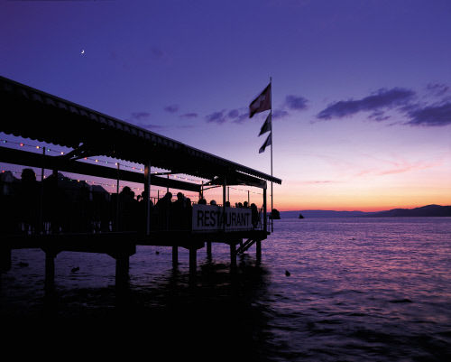 Вечер в Вильнёв, городе-курорте на берегу Женевского озера