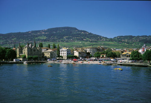 Вид на Веве со стороны Женевского озера