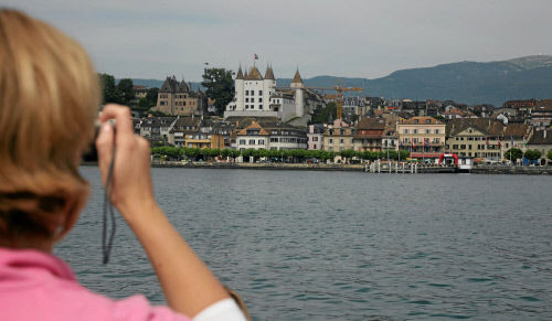 Круиз по Женевскому озеру к расположенному на его берегу городу Нийон
