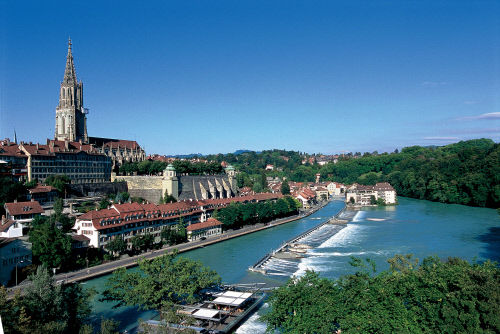 Берн - столица Швейцарии – находится на берегах  реки Ааре 