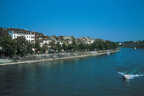 Базель, один из крупнейших городов Швейцарии, находится на берегах реки Рейн