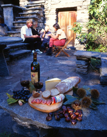 В меню традиционных блюд, которые часто берут с собой путешественники, особое место занимает сыр