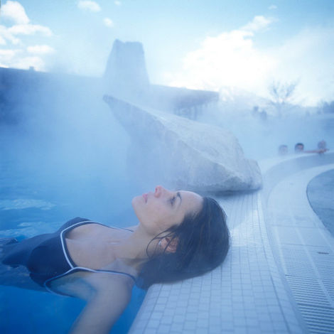 Открытые термальные ванны Tamina Hot Springs в Бад-Рагаце (Bad Ragaz)