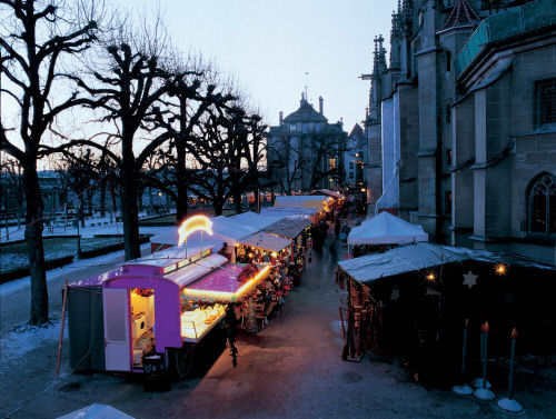 Рождественский рынок в Берне (Berne), столице Швейцарии
