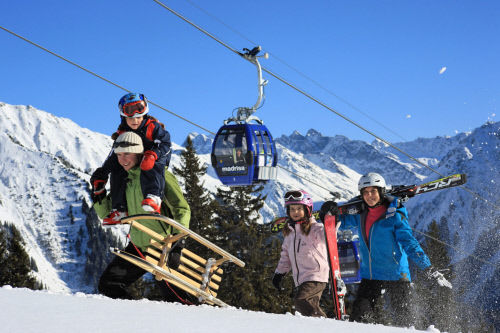 Катание на санях в зоне Мадриса (Madrisa), горнолыжный курорт Клостерс (Klosters)