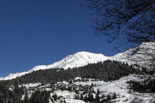 Деревушка Кари (Cari), недалеко от Файдо (Faido), кантон Тичино (Ticino)