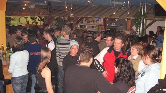 El Corazon в регионе Люцернского – бар и ресторан « водном флаконе», предлагающий гостям недорогие «блюда дня» и другие блюда. В выходные  в El Corazon играет диджей или музыканты