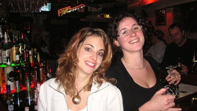 После спуска с горы в Бригельс отдыхающие часто встречаются в Schirmbar, где можно хорошо отдохнуть после насыщенного дня. Бар также открыт во время ночного катания