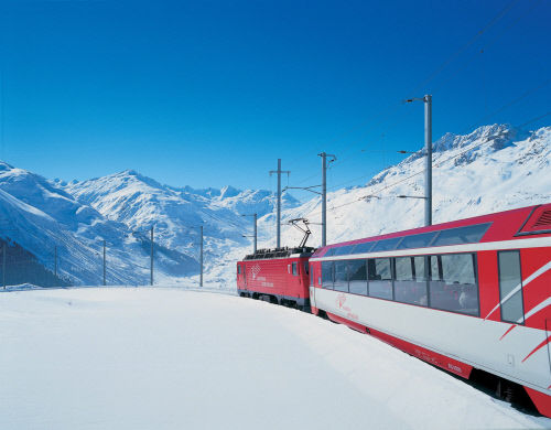 Поезд компании Matterhorn Gotthard Bahn 