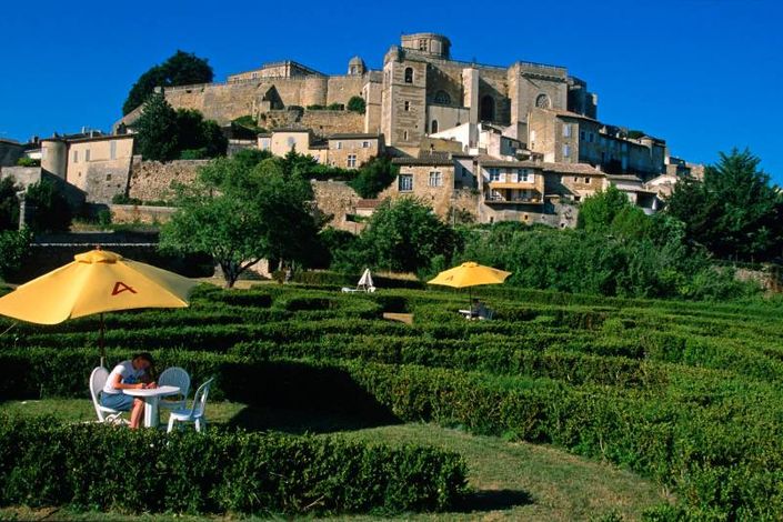 Гриньян (Grignan), фестиваль писем  на территории замка в департаменте Дром