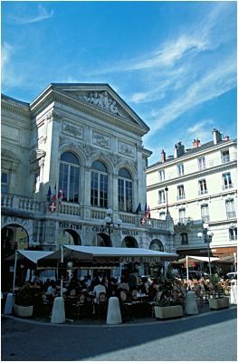 Театр им. Чарльза Дуллина в городе Шамбери
